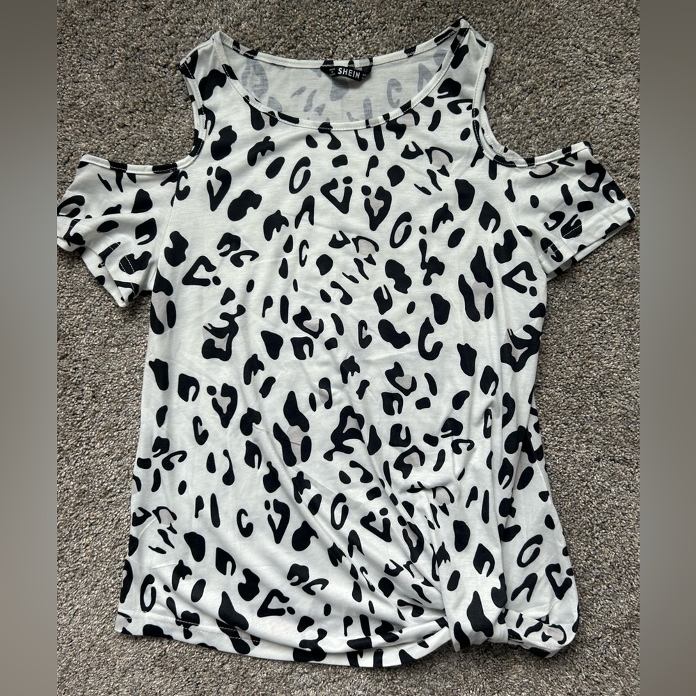 SHEIN Maternity Shirt